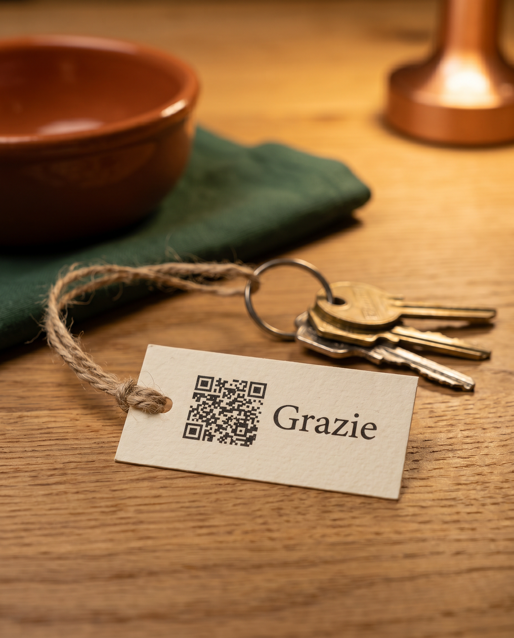 Bag tag QR Grazie agganciato alle chiavi di casa