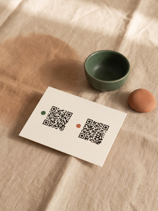 Cartello a doppio QR — feedback e segnalazioni private